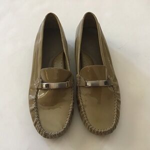 Lauren Ralph Lauren Size 6.5 C Tan Driving Leather Loafer/moccasin Shiny Patent